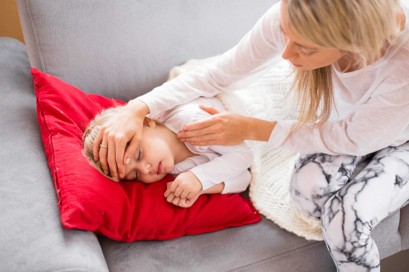 Nie tylko gorączka – jak radzić sobie z obniżoną temperaturą ciała u dziecka?