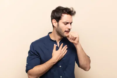 Jakie są najczęstsze przyczyny chrypki i jak z nią walczyć? [KOMPLEKSOWY PORADNIK]