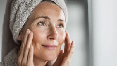 Kiedy zacząć stosować kosmetyki na zmarszczki i jak optymalizować pielęgnację anti-aging?