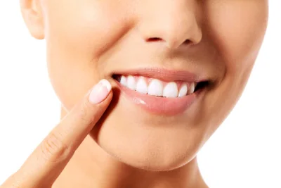 Rekonwalescencja po zabiegu u dentysty – jak dbać o rany w jamie ustnej, by przyspieszyć gojenie?